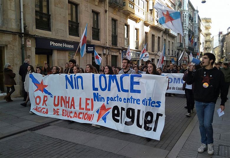 17-11-16 ManiFolgaEstudantilPontevedra01.jpg